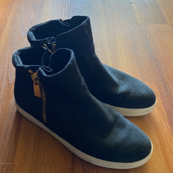 Kenneth Cole woman boots size 9. - Picture 3 of 4